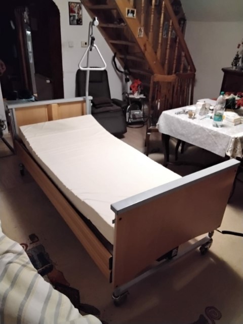 Łóżko rehabilitacyjne używane, Łóżko dla osoby leżącej